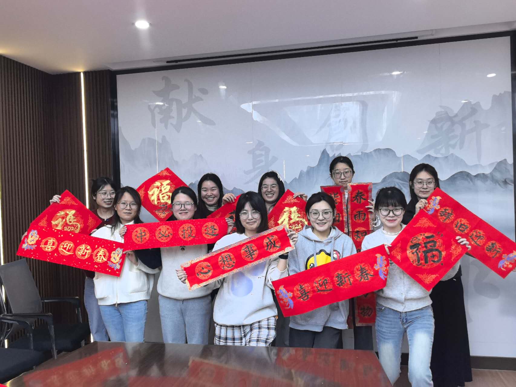 化学学院开展第六期“研”途加油站系列活动——“翰墨迎新·心纳百福”