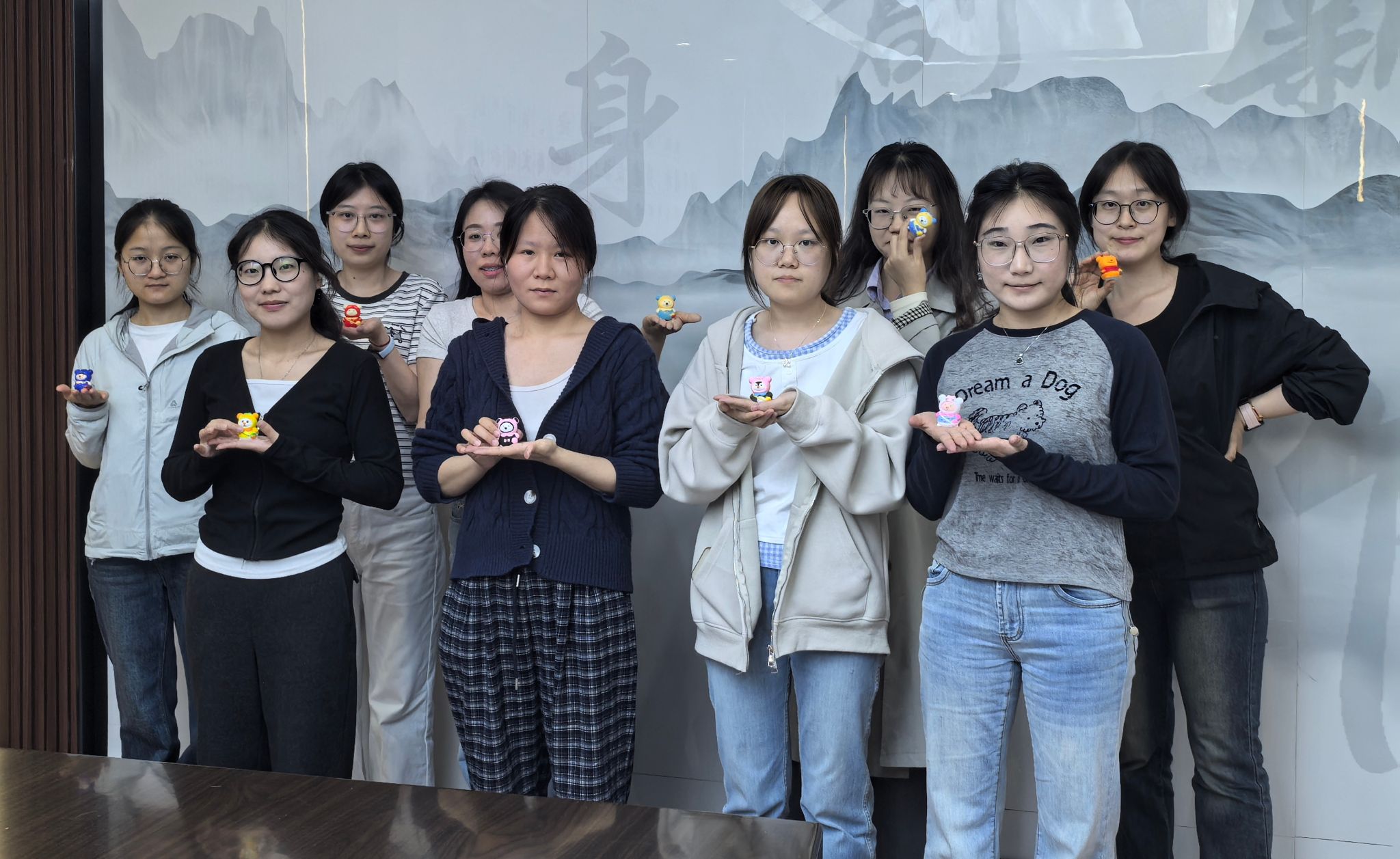 化学学院开展第九期“研”途加油站系列活动——“石膏彩绘・研途绘心”