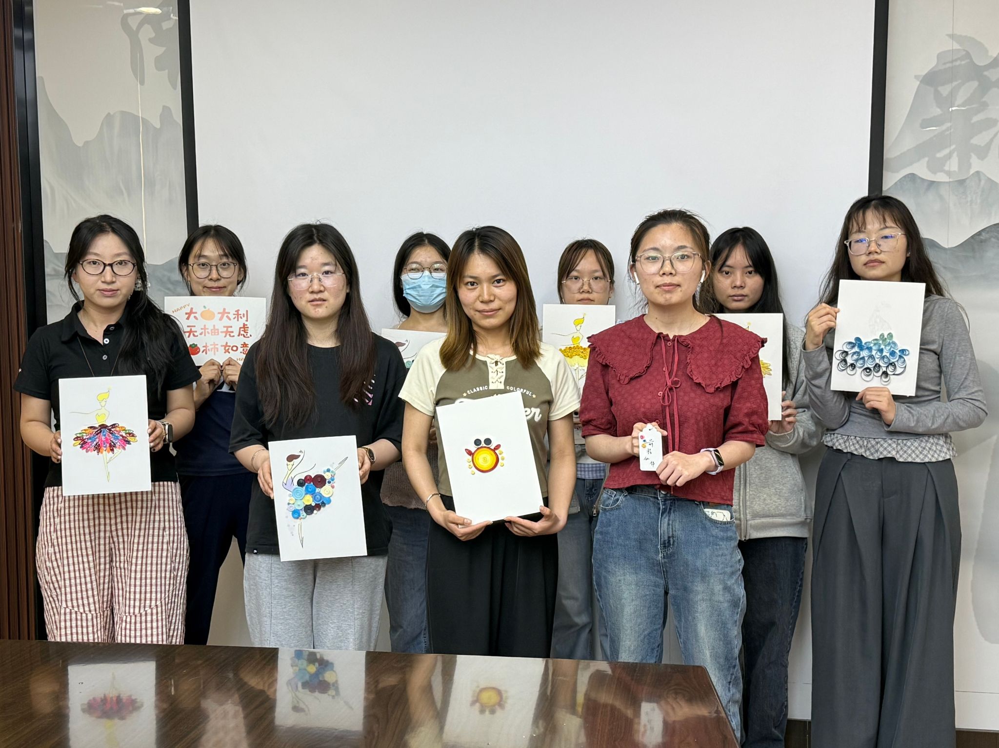 化学学院开展第十一期“研”途加油站系列活动——“纸间流转・衍纸生花”