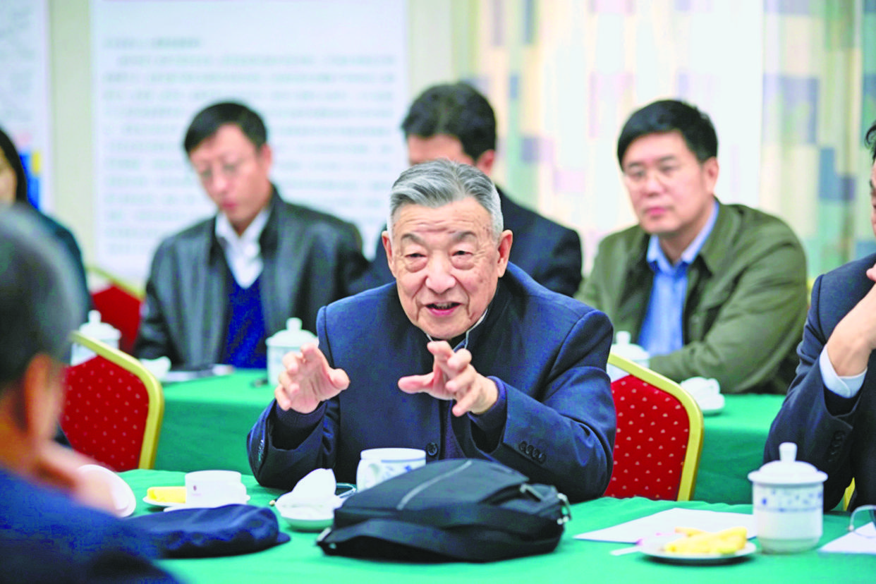 他，再一次把奖金全部捐出